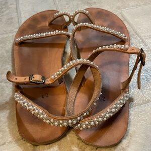 Pearl-strap handmade sandals with Vibram sole.